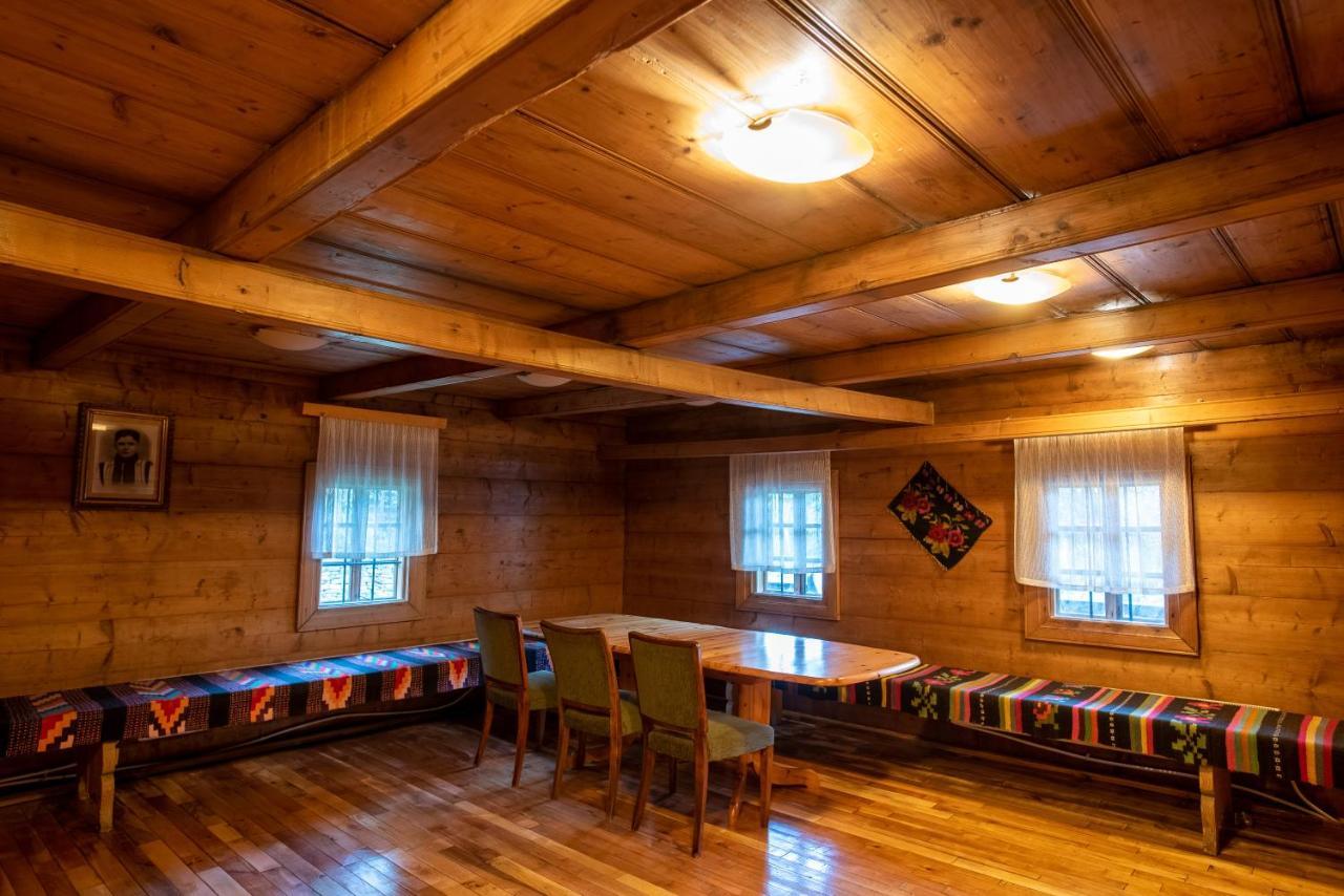 Pensiunea Casa Bunicilor Менестіря-Хуморулуй Екстер'єр фото