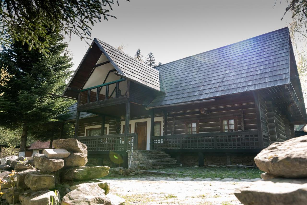 Pensiunea Casa Bunicilor Менестіря-Хуморулуй Екстер'єр фото