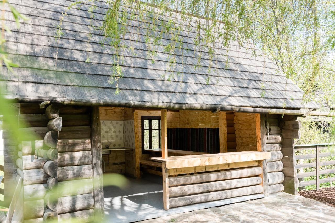 Pensiunea Casa Bunicilor Менестіря-Хуморулуй Екстер'єр фото
