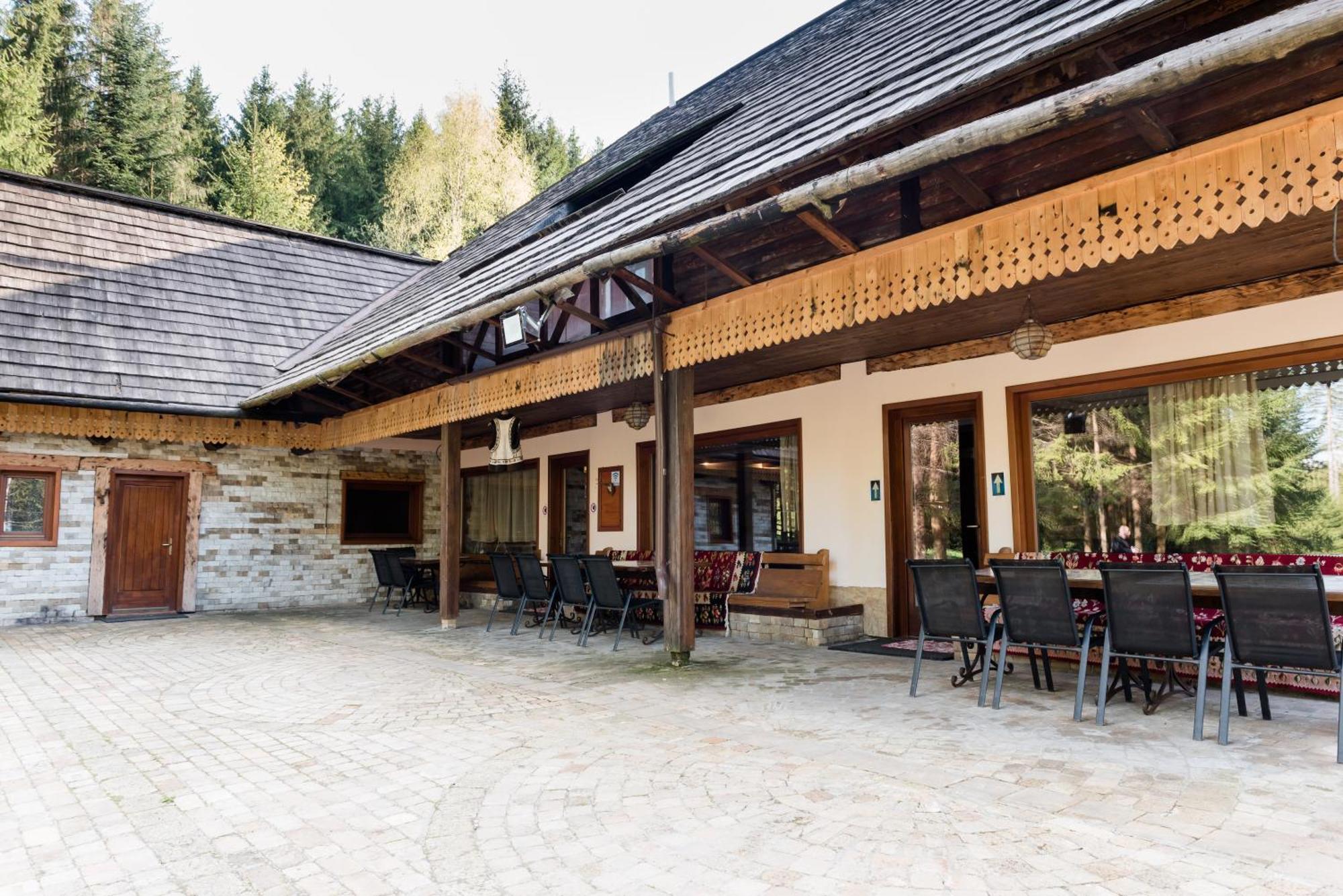 Pensiunea Casa Bunicilor Менестіря-Хуморулуй Екстер'єр фото
