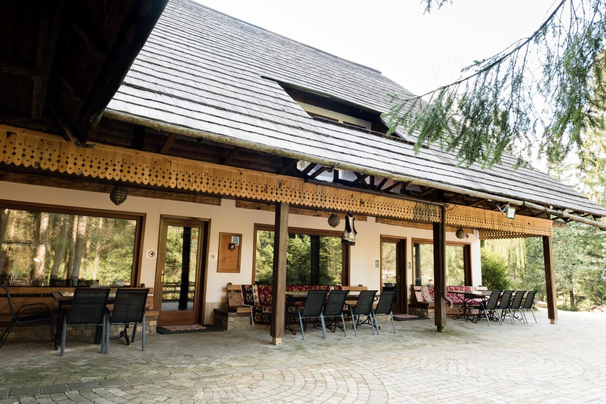 Pensiunea Casa Bunicilor Менестіря-Хуморулуй Екстер'єр фото