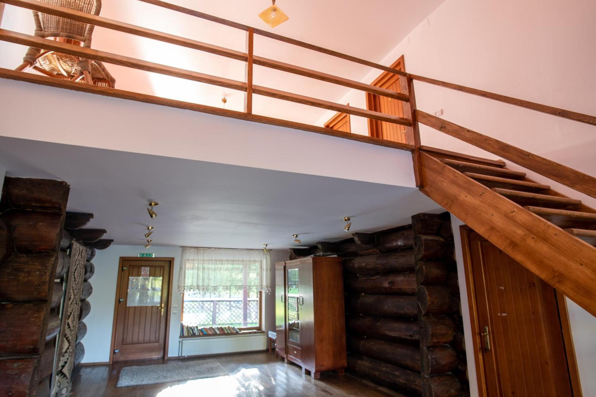 Pensiunea Casa Bunicilor Менестіря-Хуморулуй Екстер'єр фото